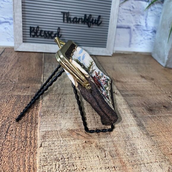 Vintage 1960's Tapestry Coin Purse... Lucite Kiss Lock Frame - Picture 4 of 10